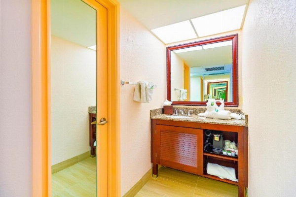 Best Western University Inn image 16